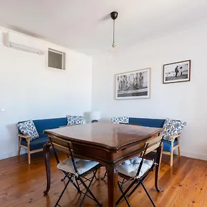 Apartment White & Blue Vintage In Graca, Lisbon